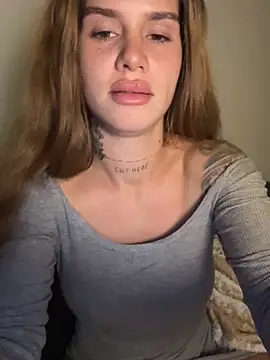 Snapshot of EmiliaCatalina chatting on April 6, 2026, 11:50 pm EmiliaCatalina online show from April 6, 2026, 11:50 pm