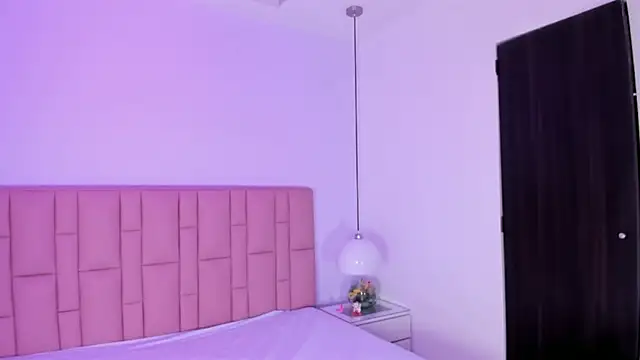 victoria cooper3 online show from January 11, 2026, 12:12 pm