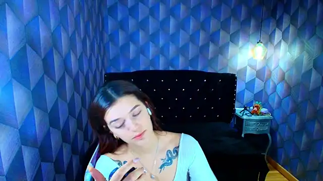 LiaHarryis online show from May 20, 2026, 7:33 pm