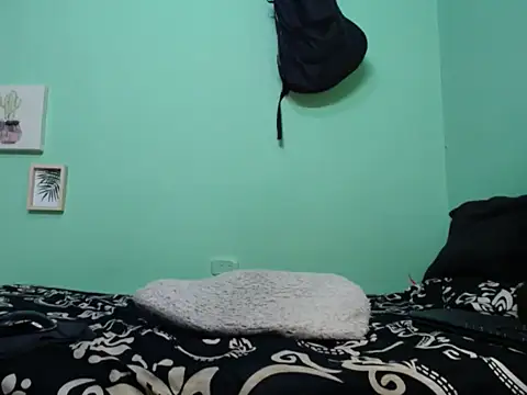 candyladyboy online show from October 31, 2025, 1:35 am