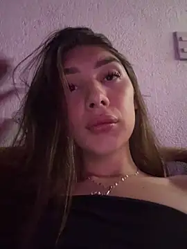 NICOLSKINNY1 online show from April 13, 2026, 8:35 pm