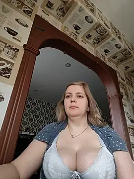 Lady nice cat online show from May 14, 2026, 2:08 am