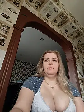 Lady nice cat online show from May 15, 2026, 2:42 am