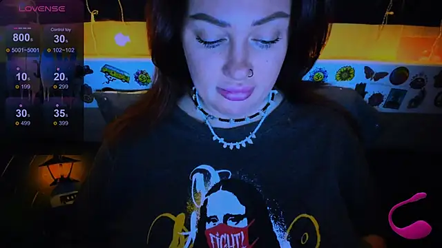 EllieOz online show from March 10, 2025, 6:56 pm