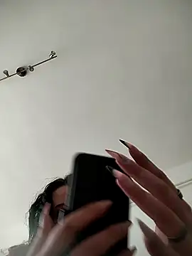 LauraBaby online show from March 20, 2025, 10:10 am