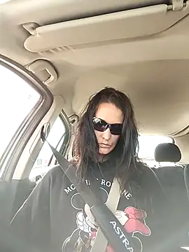 LauraBaby online show from September 15, 2025, 9:32 am