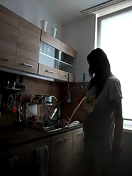 LauraBaby online show from September 24, 2025, 7:48 am