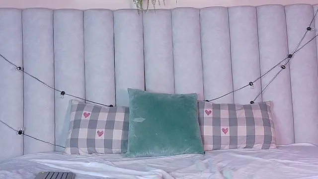 Snapshot of nahomi_campbell chatting on February 17, 2026, 7:44 pm nahomi campbell online show from February 17, 2026, 7:44 pm