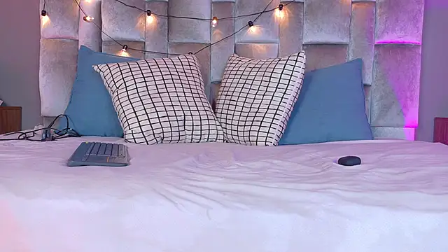 Snapshot of nahomi_campbell chatting on February 18, 2026, 7:43 pm nahomi campbell online show from February 18, 2026, 7:43 pm