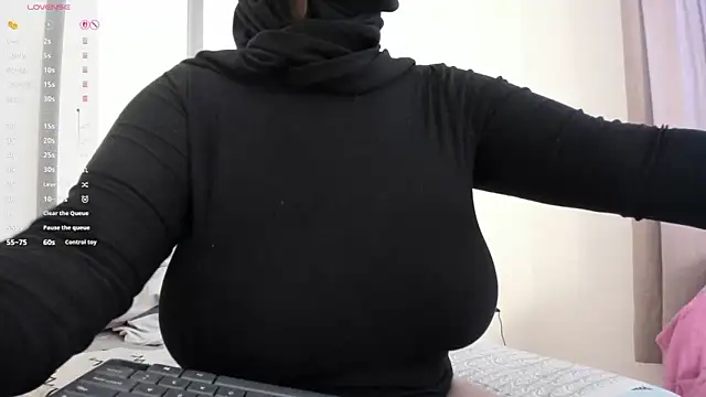 Amina hafsa online show from March 13, 2026, 8:03 pm