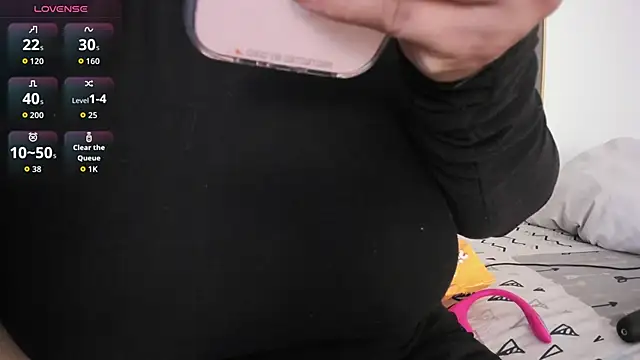 Amina hafsa online show from April 12, 2026, 3:04 pm