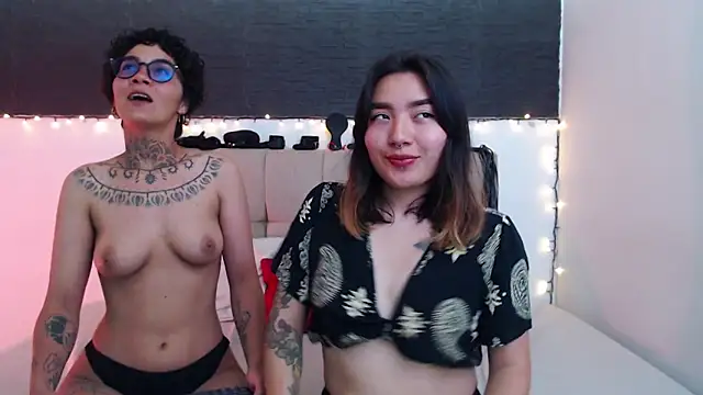 anaroman01 online show from May 22, 2026, 11:47 pm