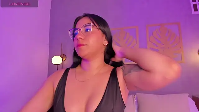 majo rosse  online show from May 16, 2026, 7:13 pm