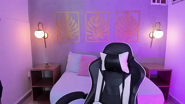 majo rosse  online show from September 19, 2025, 9:08 pm