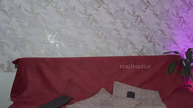 roselinedior online show from September 23, 2025, 2:02 pm