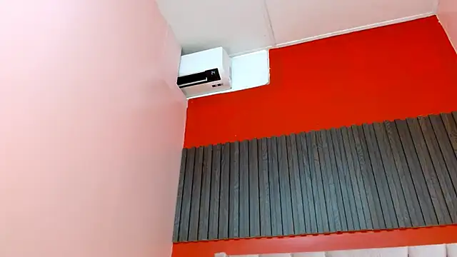 VeronicaRobles online show from September 24, 2025, 6:47 pm