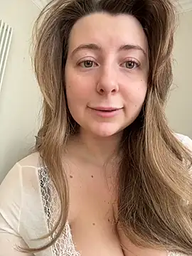 Snapshot of curvyflawless chatting on March 5, 2026, 8:11 am curvyflawless online show from March 5, 2026, 8:11 am