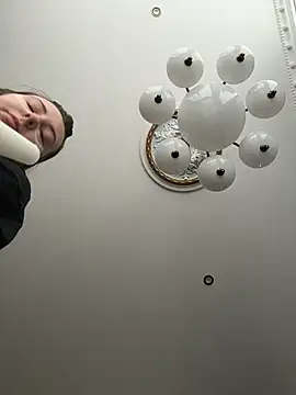 Snapshot of curvyflawless chatting on March 27, 2026, 8:01 am curvyflawless online show from March 27, 2026, 8:01 am