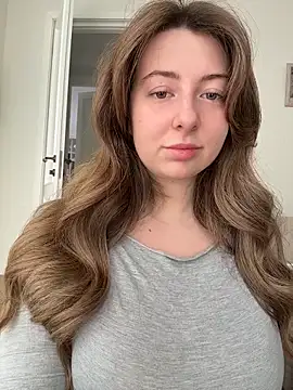 Snapshot of curvyflawless chatting on March 6, 2026, 8:42 am curvyflawless online show from March 6, 2026, 8:42 am