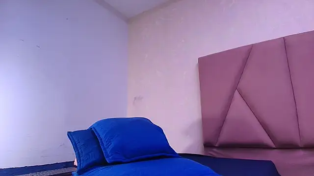 arl chloee online show from September 17, 2025, 3:08 am