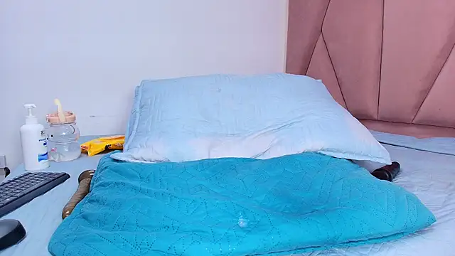 arl chloee online show from March 6, 2025, 6:08 am