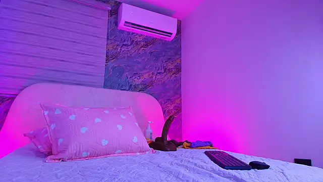 arl chloee online show from November 19, 2025, 3:06 am