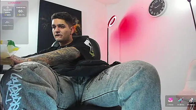 Nicolas Fellener online show from November 3, 2025, 5:12 am