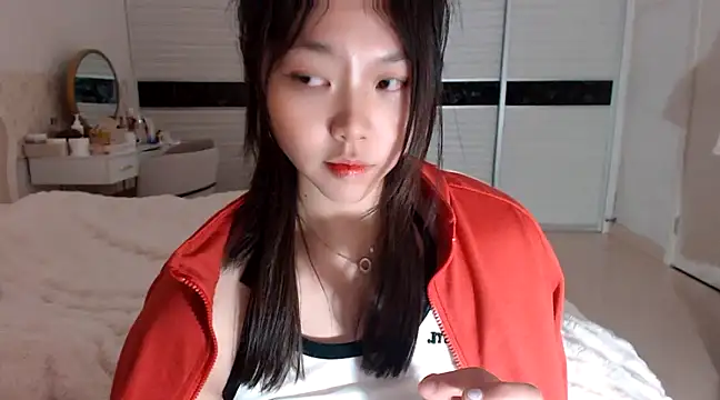 -Lucky Girl online show from March 7, 2025, 3:18 pm