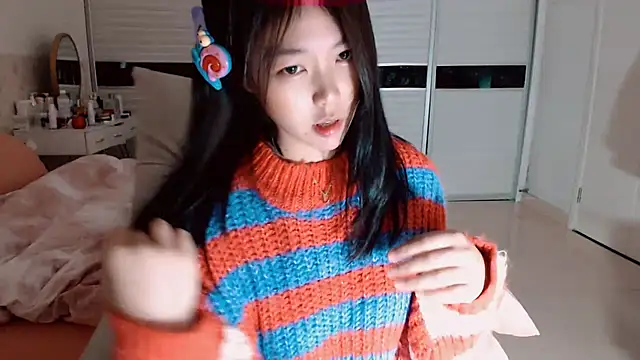 -Lucky Girl online show from December 3, 2025, 12:37 pm