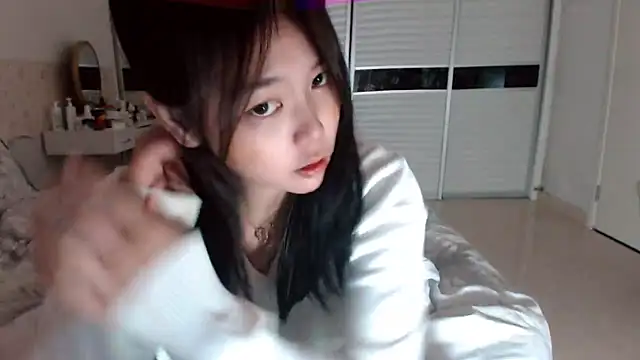 -Lucky Girl online show from October 21, 2025, 8:03 am