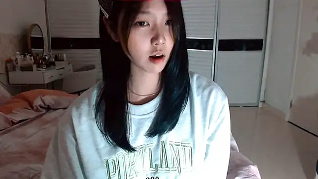 -Lucky Girl online show from November 10, 2025, 2:11 pm