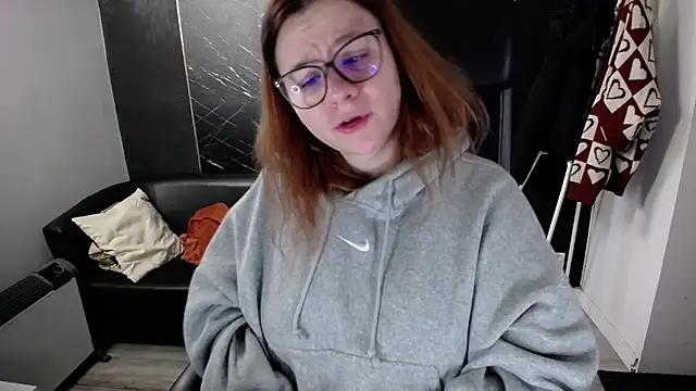 Snapshot of littleviki7 chatting on December 5, 2025, 9:52 am littleviki7 online show from December 5, 2025, 9:52 am