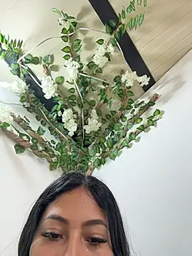 emmyjhonson07 online show from December 5, 2025, 2:15 pm