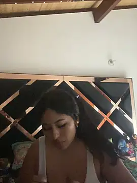 Snapshot of emmyjhonson07 chatting on May 27, 2026, 12:31 am emmyjhonson07 online show from May 27, 2026, 12:31 am
