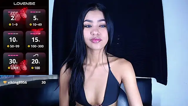 Snapshot of Elettra_bennet chatting on December 10, 2024, 11:51 pm Elettra bennet online show from December 10, 2024, 11:51 pm