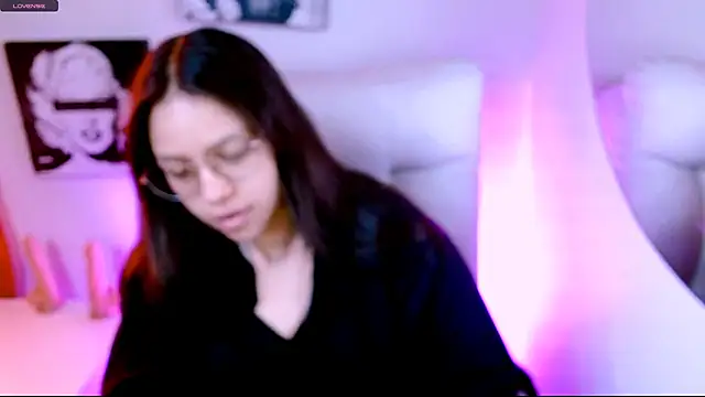 Snapshot of SamanthaRoldaan chatting on March 11, 2026, 2:33 pm SamanthaRoldaan online show from March 11, 2026, 2:33 pm