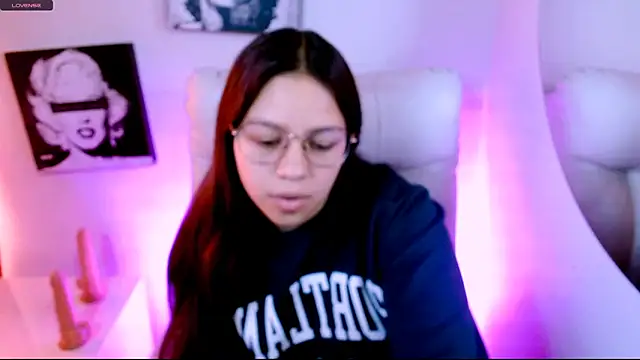 Snapshot of SamanthaRoldaan chatting on March 3, 2026, 2:35 pm SamanthaRoldaan online show from March 3, 2026, 2:35 pm