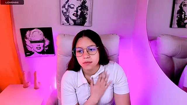 Snapshot of SamanthaRoldaan chatting on March 21, 2026, 3:38 pm SamanthaRoldaan online show from March 21, 2026, 3:38 pm