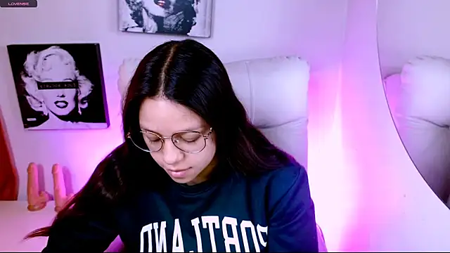 Snapshot of SamanthaRoldaan chatting on March 10, 2026, 3:27 pm SamanthaRoldaan online show from March 10, 2026, 3:27 pm