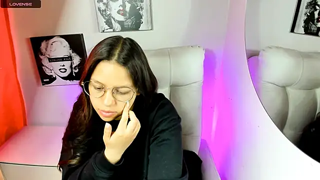 Snapshot of SamanthaRoldaan chatting on April 13, 2026, 2:21 pm SamanthaRoldaan online show from April 13, 2026, 2:21 pm