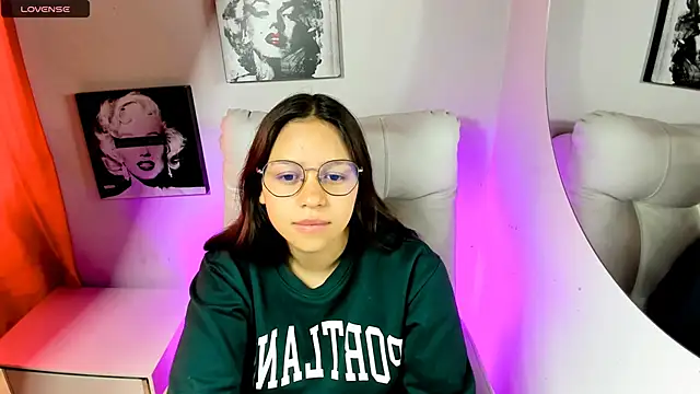 Snapshot of SamanthaRoldaan chatting on April 14, 2026, 2:55 pm SamanthaRoldaan online show from April 14, 2026, 2:55 pm