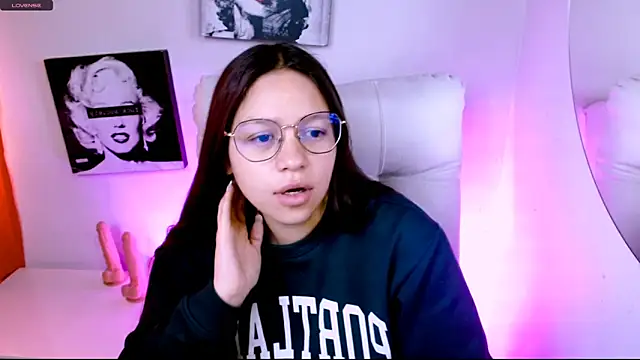 Snapshot of SamanthaRoldaan chatting on March 6, 2026, 12:55 pm SamanthaRoldaan online show from March 6, 2026, 12:55 pm