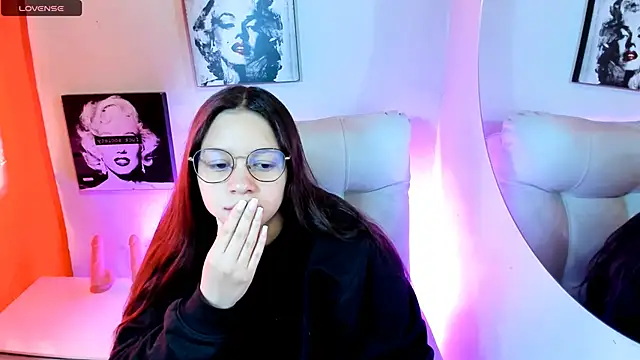 Snapshot of SamanthaRoldaan chatting on March 24, 2026, 3:23 pm SamanthaRoldaan online show from March 24, 2026, 3:23 pm