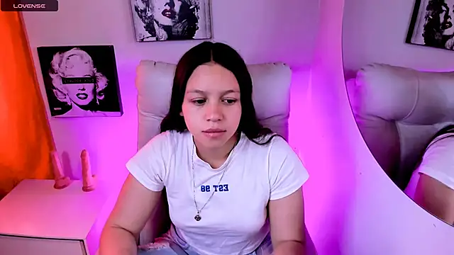 Snapshot of SamanthaRoldaan chatting on March 23, 2026, 6:19 pm SamanthaRoldaan online show from March 23, 2026, 6:19 pm