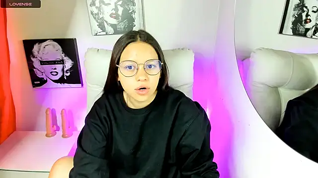 Snapshot of SamanthaRoldaan chatting on April 6, 2026, 2:51 pm SamanthaRoldaan online show from April 6, 2026, 2:51 pm