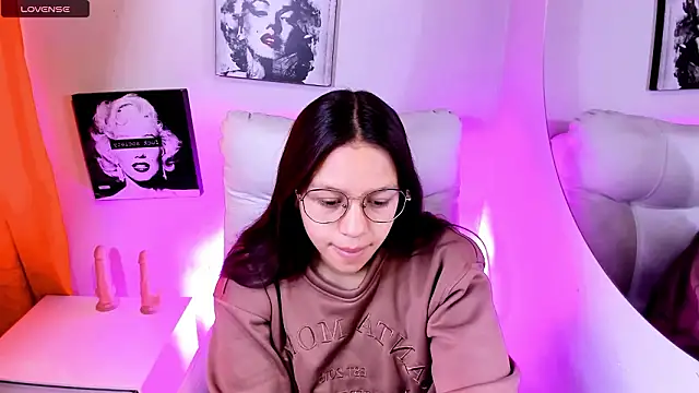 Snapshot of SamanthaRoldaan chatting on March 16, 2026, 3:26 pm SamanthaRoldaan online show from March 16, 2026, 3:26 pm