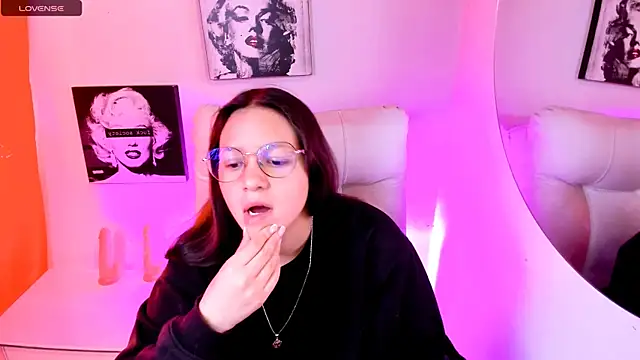 Snapshot of SamanthaRoldaan chatting on March 26, 2026, 2:37 pm SamanthaRoldaan online show from March 26, 2026, 2:37 pm