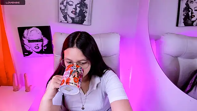 Snapshot of SamanthaRoldaan chatting on March 15, 2026, 7:32 pm SamanthaRoldaan online show from March 15, 2026, 7:32 pm