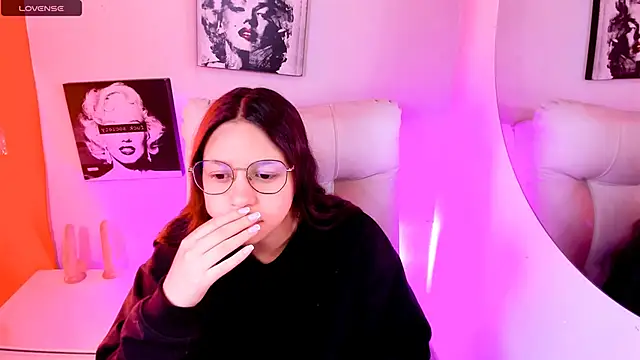 Snapshot of SamanthaRoldaan chatting on March 20, 2026, 2:51 pm SamanthaRoldaan online show from March 20, 2026, 2:51 pm