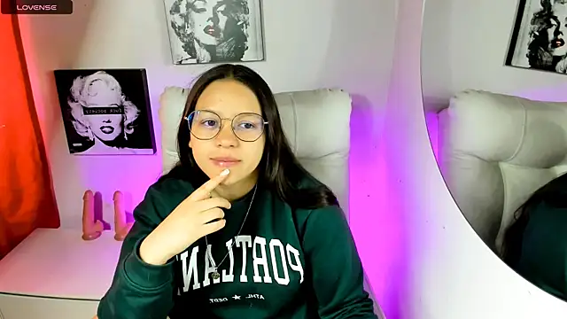 Snapshot of SamanthaRoldaan chatting on April 7, 2026, 3:03 pm SamanthaRoldaan online show from April 7, 2026, 3:03 pm